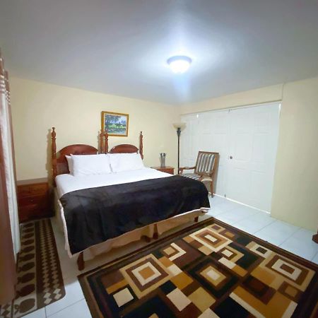 קינגסטון Russell Heights Vacation Home מראה חיצוני תמונה