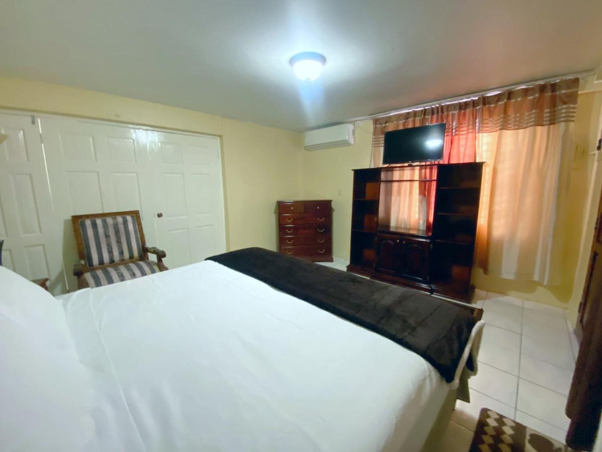 קינגסטון Russell Heights Vacation Home מראה חיצוני תמונה