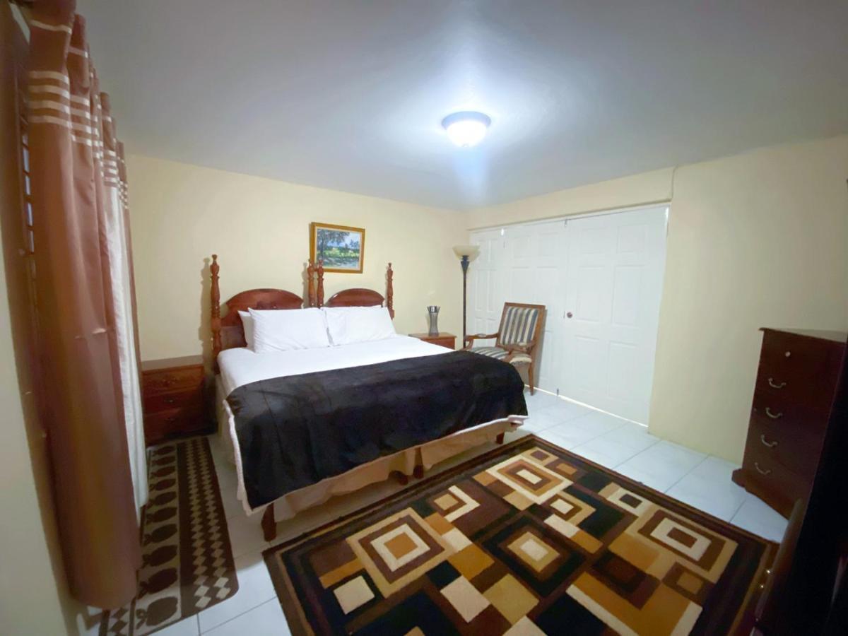 קינגסטון Russell Heights Vacation Home מראה חיצוני תמונה
