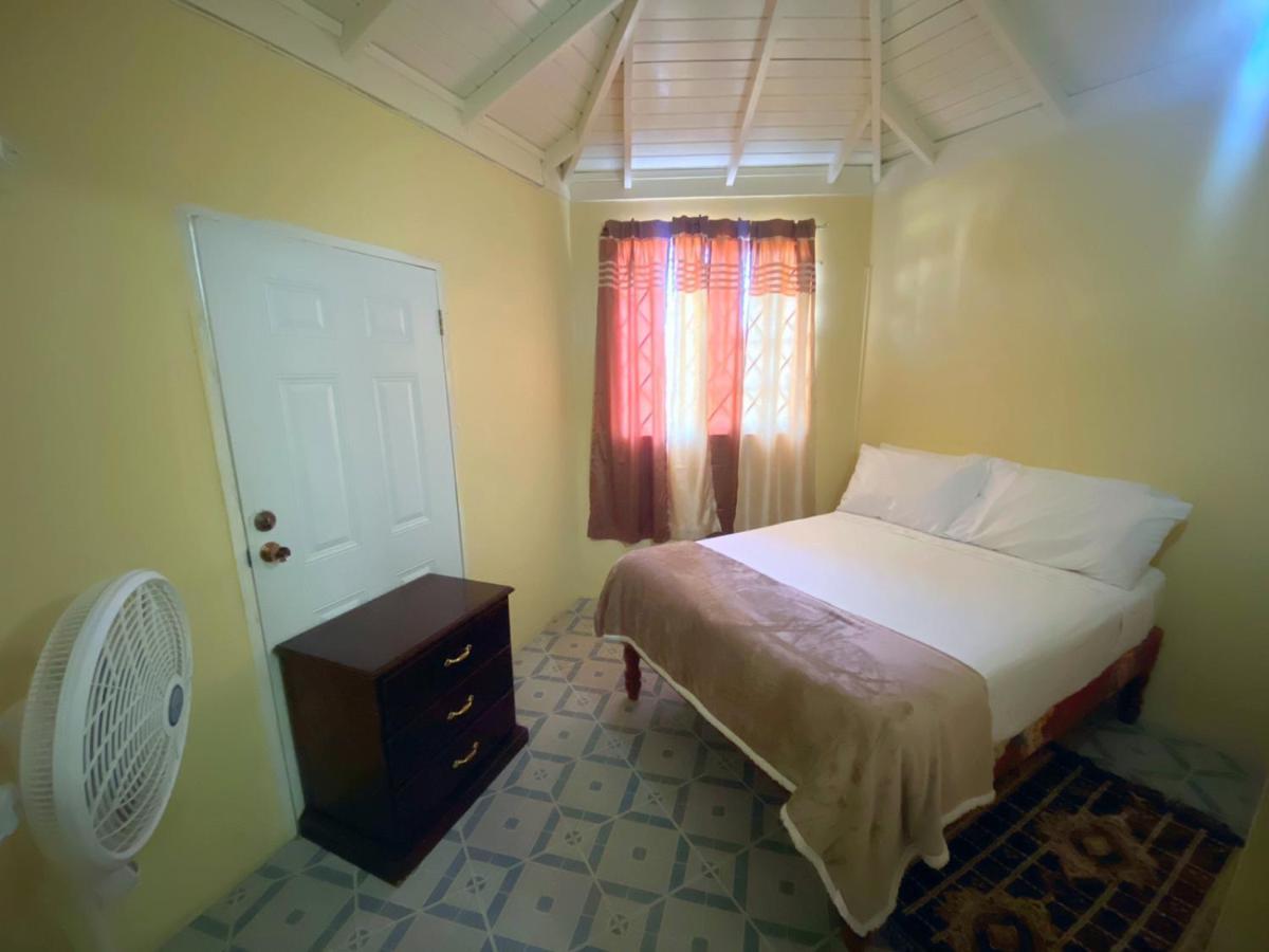 קינגסטון Russell Heights Vacation Home מראה חיצוני תמונה