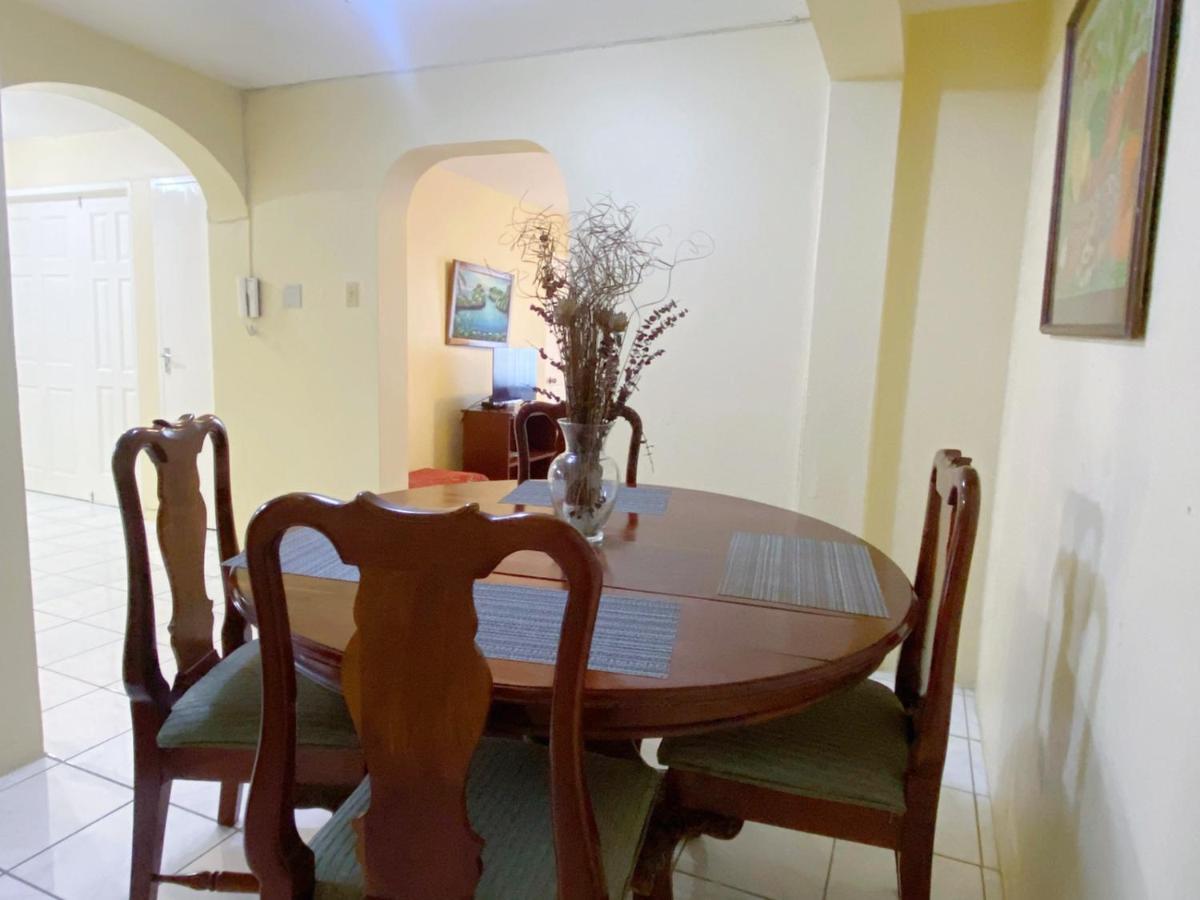 קינגסטון Russell Heights Vacation Home מראה חיצוני תמונה